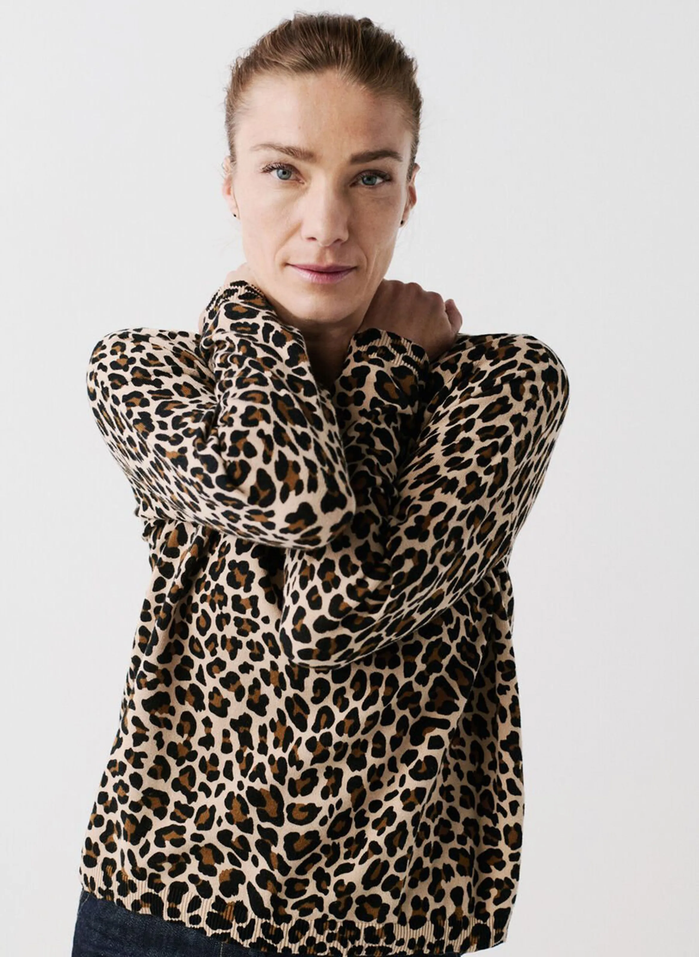 MADO - Jersey cuello redondo con estampado de leopardo de algodón en marron