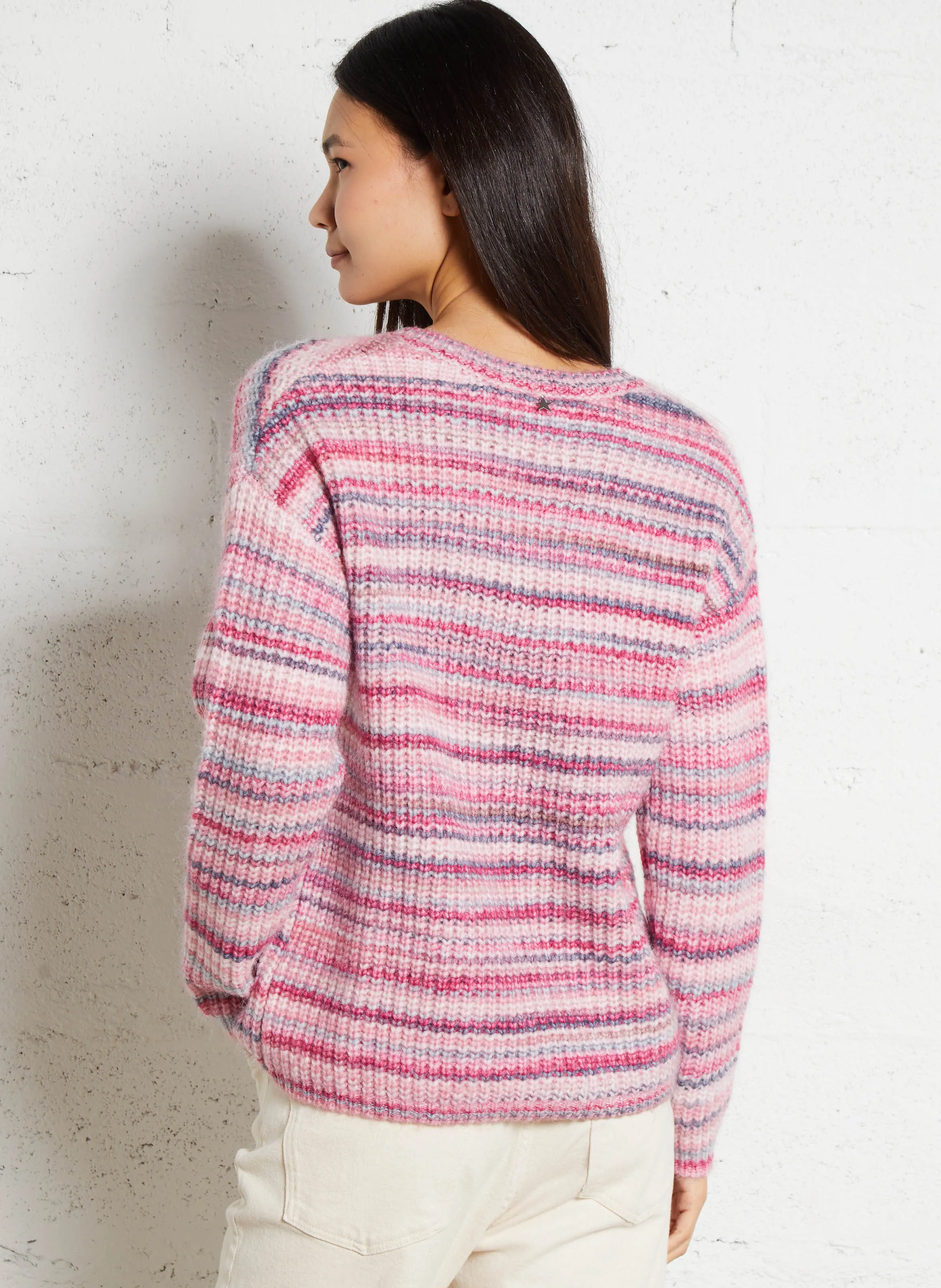 MOSTINA - Jersey recto cuello en V a rayas degradadas en rojo