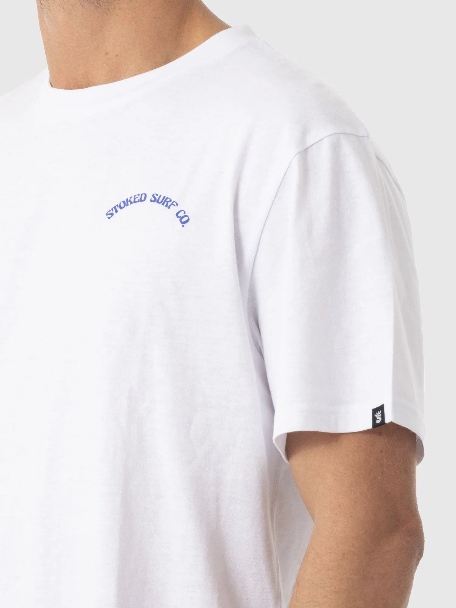 STOKED Polera Stoked Punta Lobos Reciclada Hombre Blanca