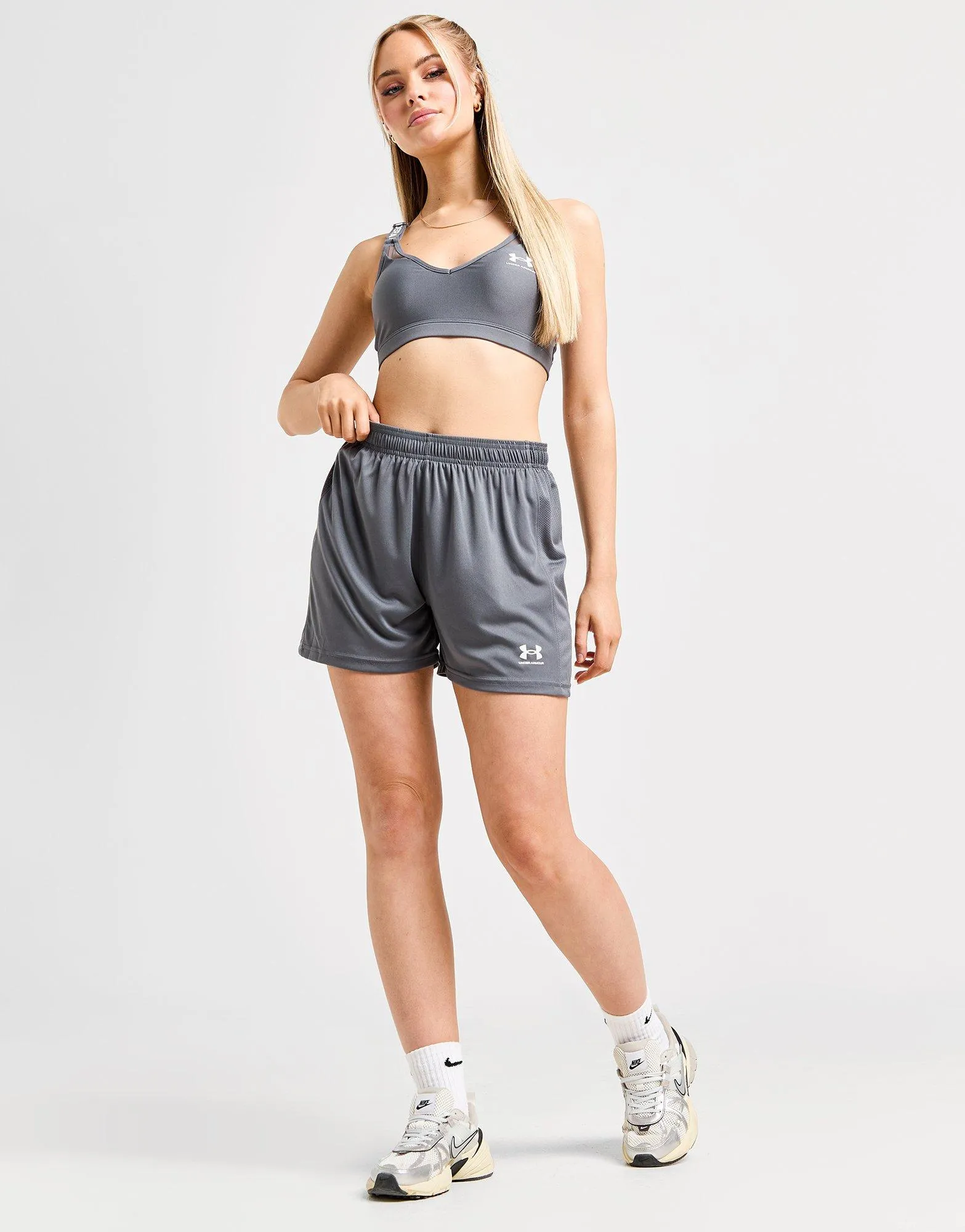Under Armour pantalón corto Challenger Knit