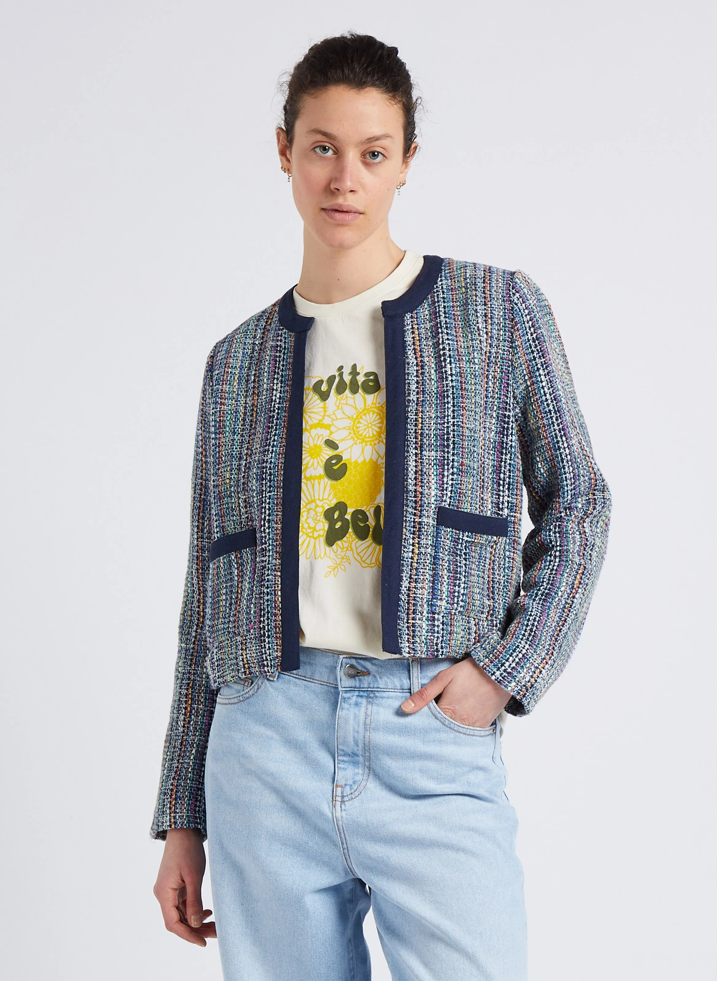 VAHALA - Chaqueta corta de tweed en azul