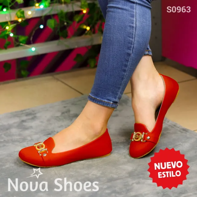 Zapatos Cerrados con Toque Brillante: Elegancia Clásica en Cada Paso